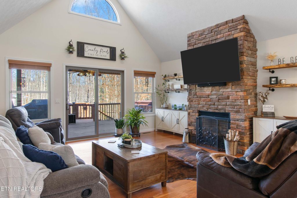 Photo of 317 Georgee Rd, Jamestown, TN 38556 (MLS # 1330023)