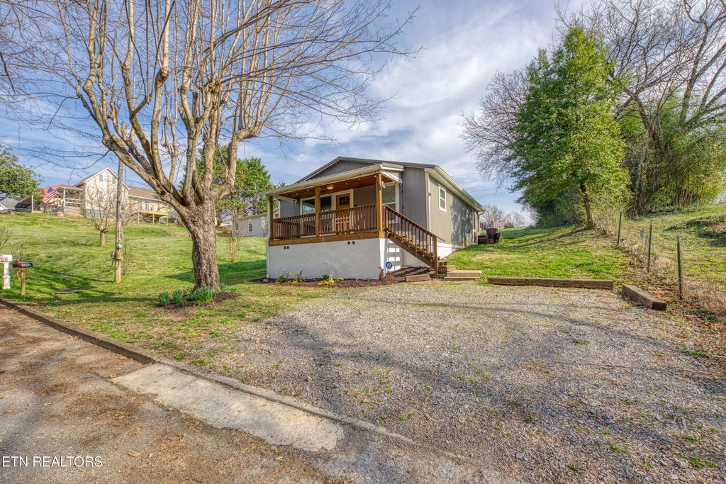 Photo of 703 N D St, Lenoir City, TN 37771 (MLS # 1333226)