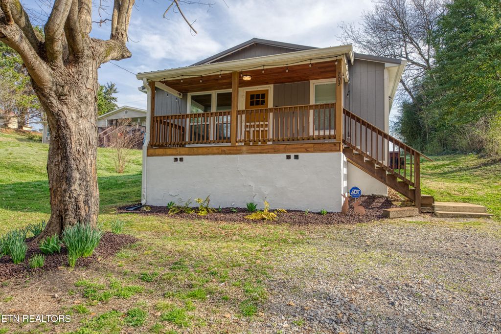 Photo of 703 N D St, Lenoir City, TN 37771 (MLS # 1333226)