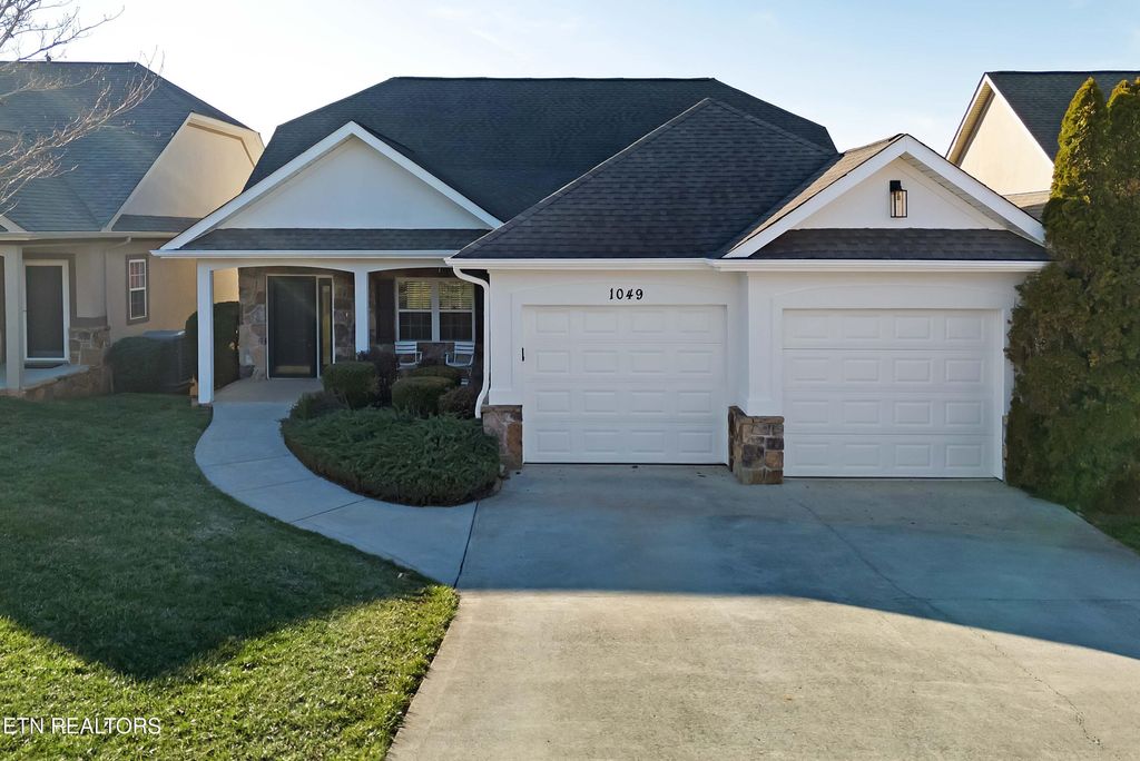 Photo of 1049 Rarity Bay Pkwy, Vonore, TN 37885 (MLS # 1291876)