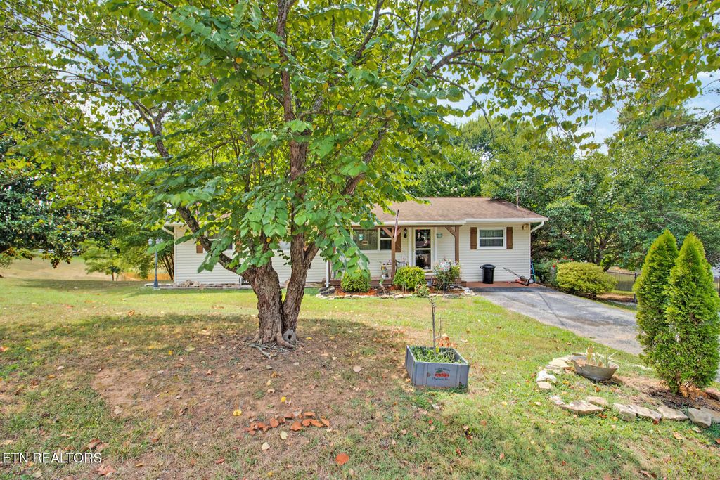 Photo of 212 Reba Ave, Harriman, TN 37748 (MLS # 1340423)