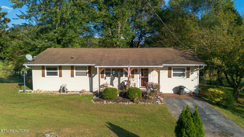Photo of 212 Reba Ave, Harriman, TN 37748 (MLS # 1340423)
