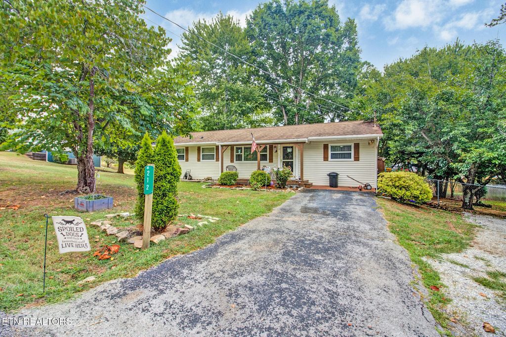 Photo of 212 Reba Ave, Harriman, TN 37748 (MLS # 1340423)
