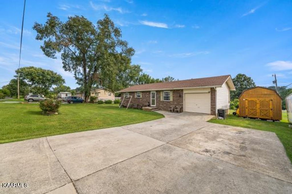 Photo of 3371 Blue Springs Rd, Strawberry Plains, TN 37871 (MLS # 1237302)