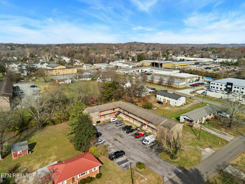 Photo of 211 Elyria Drive Dr, Knoxville, TN 37912 (MLS # 1323853)