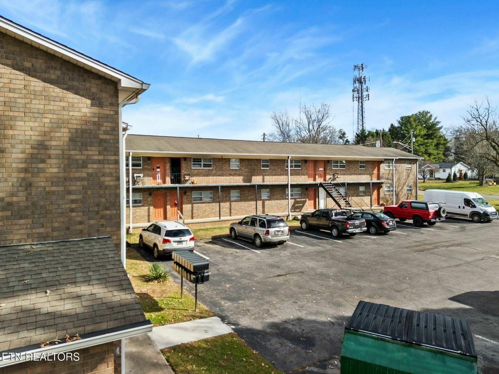 Photo of 211 Elyria Drive Dr, Knoxville, TN 37912 (MLS # 1323853)