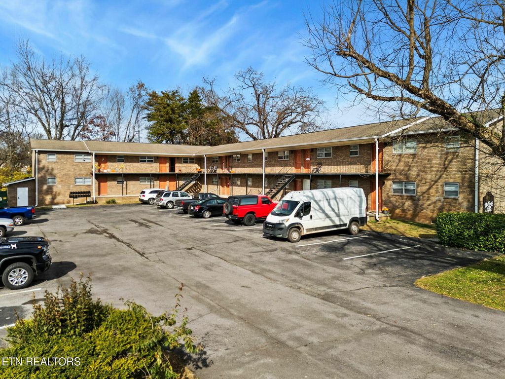 Photo of 211 Elyria Drive Dr, Knoxville, TN 37912 (MLS # 1323853)