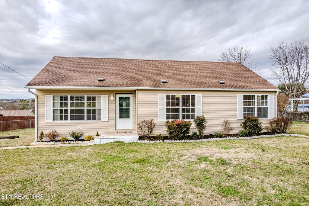 Photo of 809 Hudson St, Sweetwater, TN 37874 (MLS # 1306485)