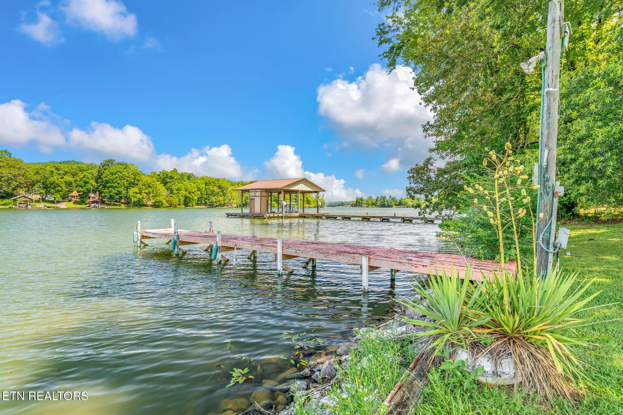 169 Ellis Rd
