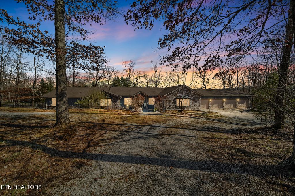 Photo of 732 Eagle Point Drive, Rockwood, TN 37854 (MLS # 1295116)