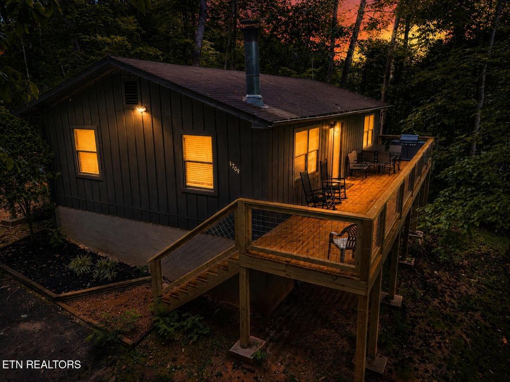 Photo of 1709 Floyd Way, Gatlinburg, TN 37738 (MLS # 1339350)
