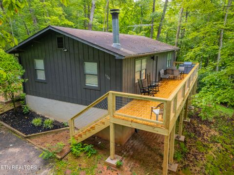 Photo of 1709 Floyd Way, Gatlinburg, TN 37738 (MLS # 1339350)