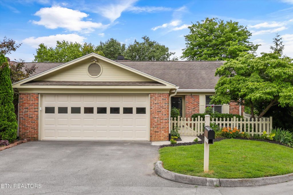Photo of 801 Prestwick Drive, Maryville, TN 37803 (MLS # 1347295)