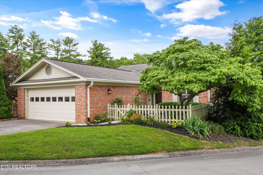 Photo of 801 Prestwick Drive, Maryville, TN 37803 (MLS # 1347295)
