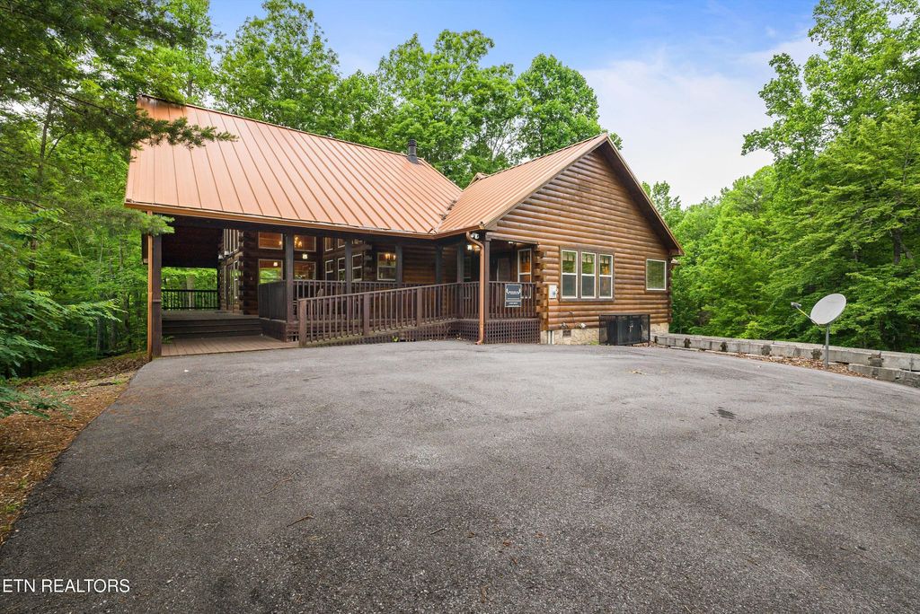 Photo of 2650 Grassy Branch Loop, Sevierville, TN 37876 (MLS # 1343748)