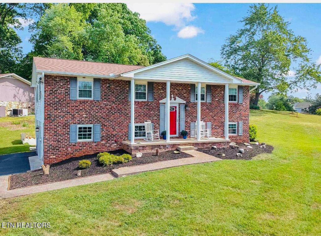 Photo of 440 E Kingsgate Rd, Knoxville, TN 37934 (MLS # 1339998)