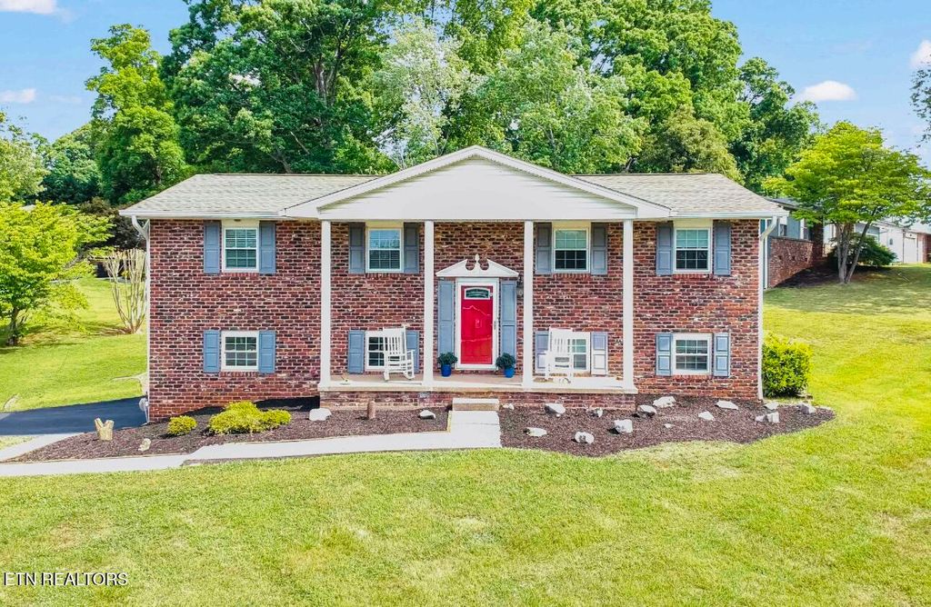 Photo of 440 E Kingsgate Rd, Knoxville, TN 37934 (MLS # 1339998)