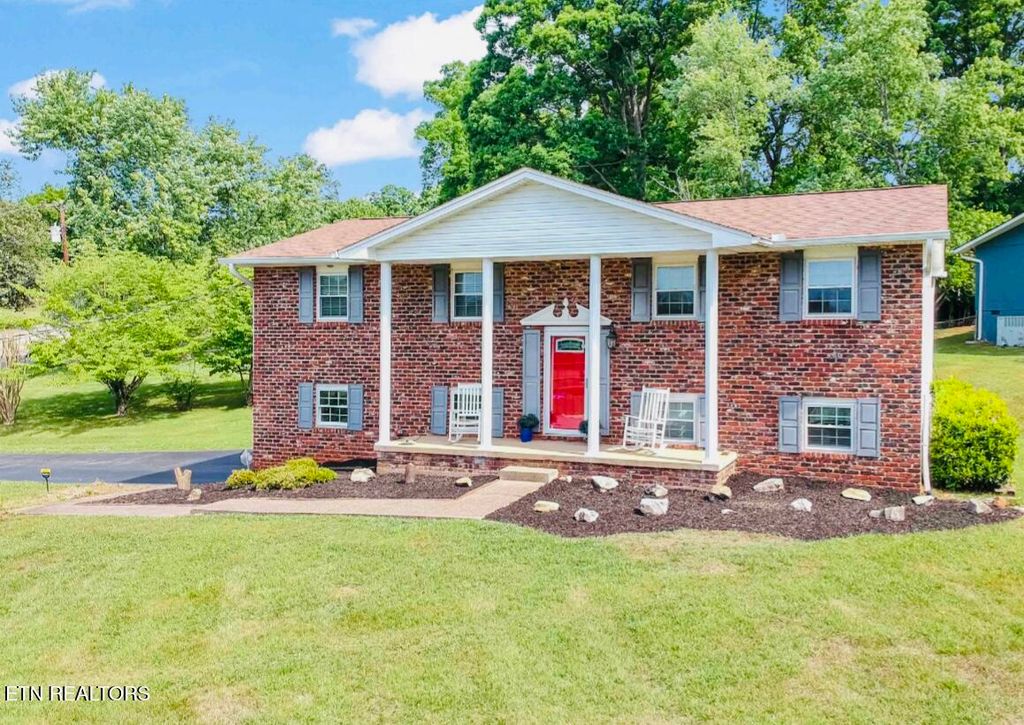 Photo of 440 E Kingsgate Rd, Knoxville, TN 37934 (MLS # 1339998)