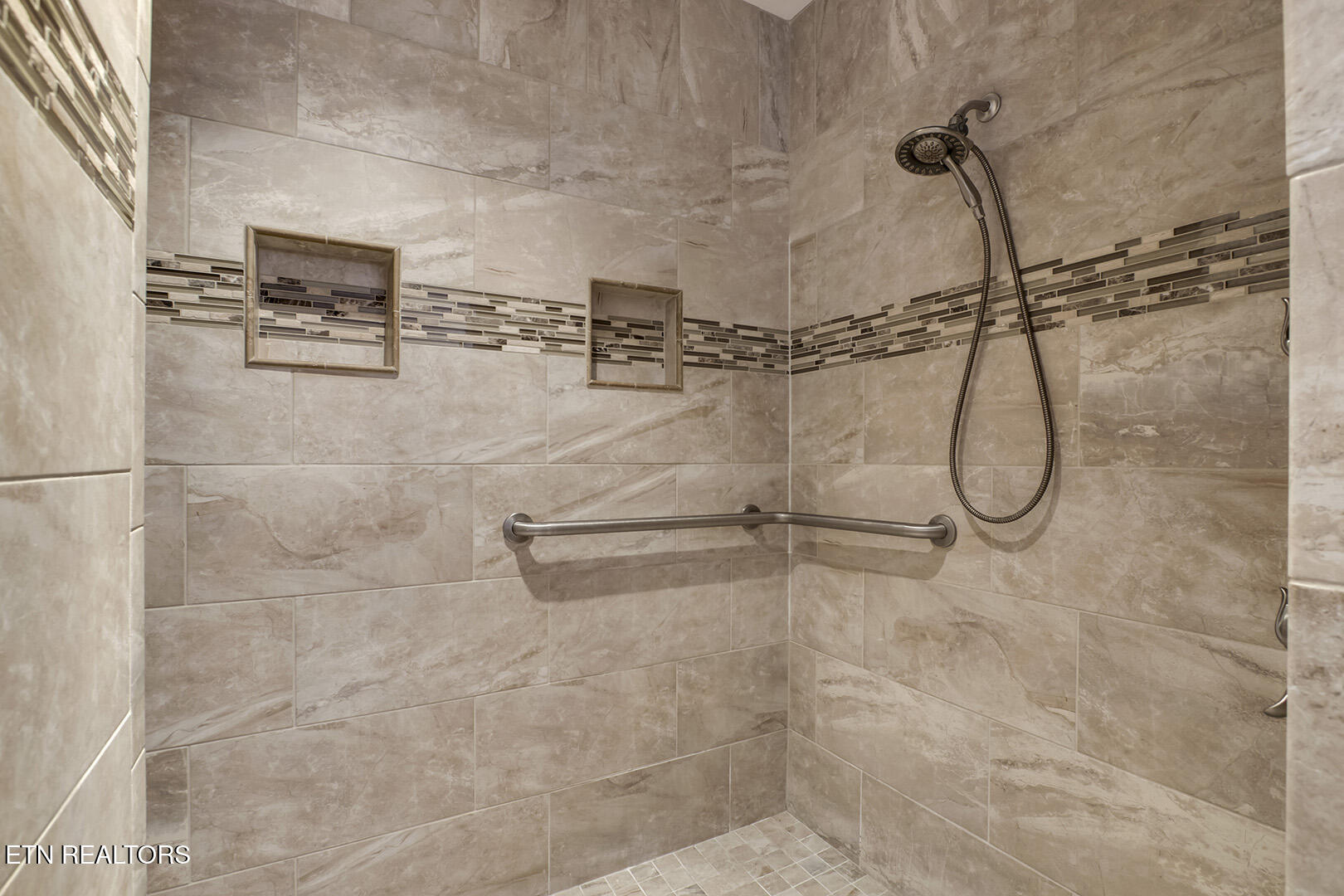 Loudon, Tennessee 37774, United States, 4 Bedrooms Bedrooms, ,3 BathroomsBathrooms,Residential,Pending,134702