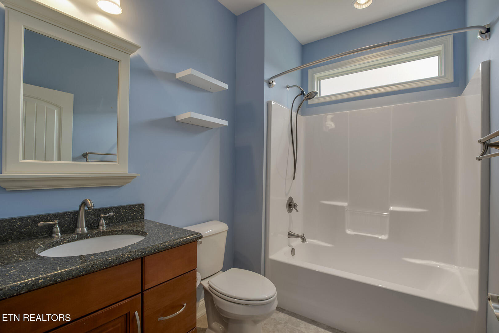 Loudon, Tennessee 37774, United States, 4 Bedrooms Bedrooms, ,3 BathroomsBathrooms,Residential,Pending,134702