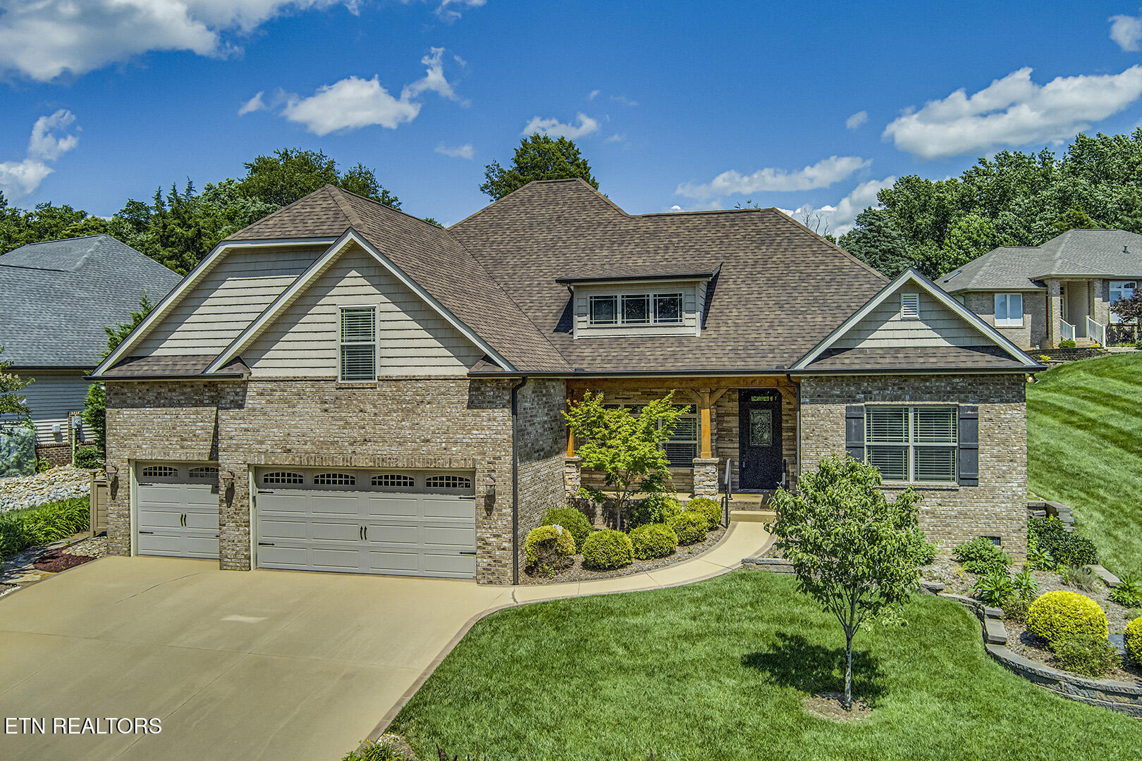 Loudon, Tennessee 37774, United States, 4 Bedrooms Bedrooms, ,3 BathroomsBathrooms,Residential,Pending,134702