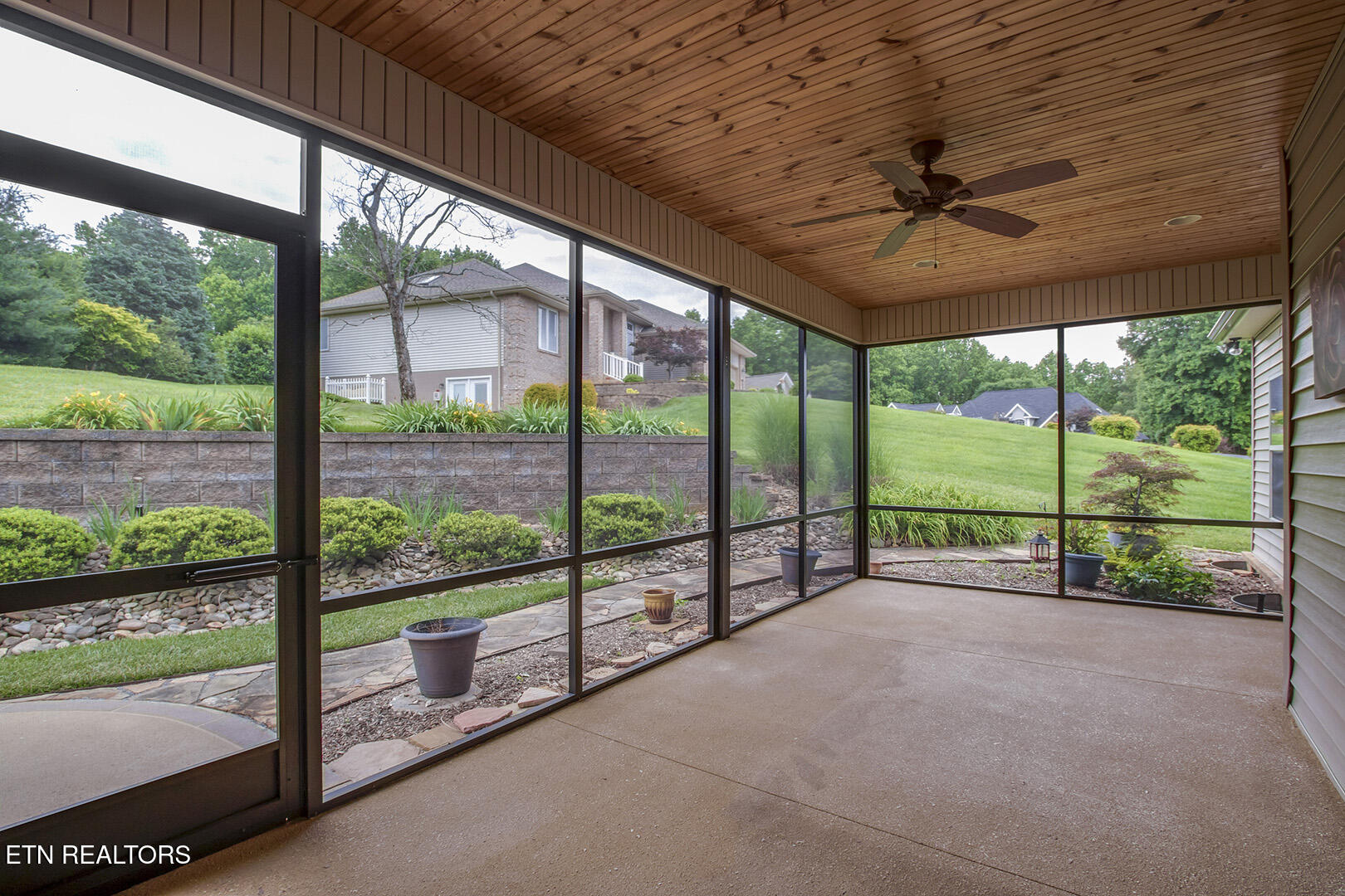 Loudon, Tennessee 37774, United States, 4 Bedrooms Bedrooms, ,3 BathroomsBathrooms,Residential,Pending,134702