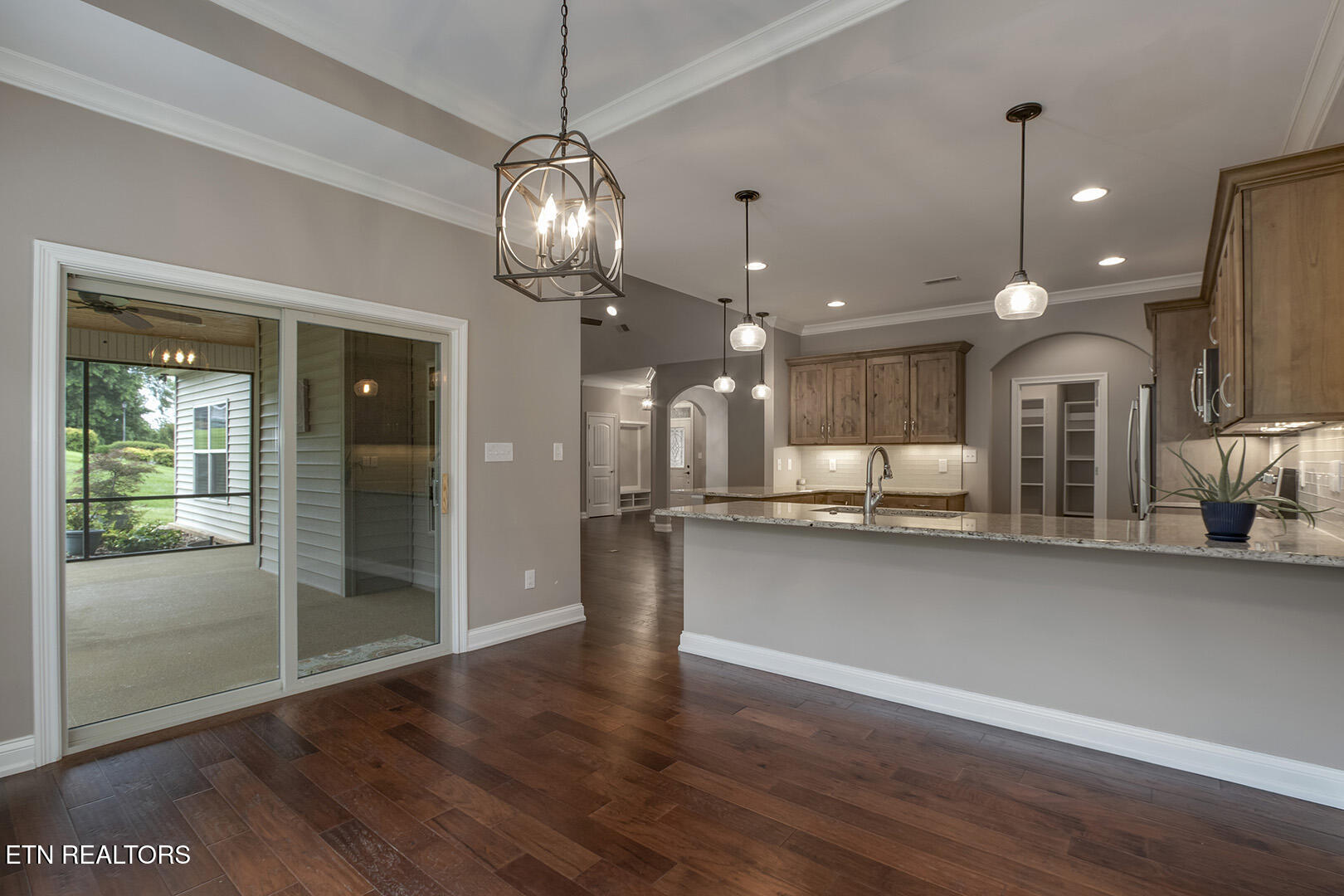 Loudon, Tennessee 37774, United States, 4 Bedrooms Bedrooms, ,3 BathroomsBathrooms,Residential,Pending,134702