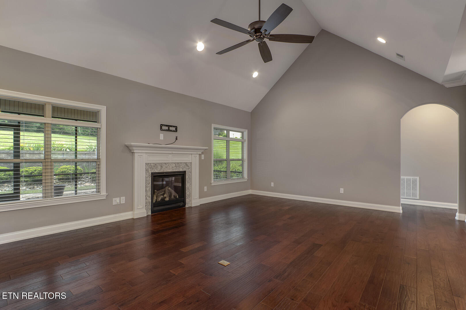 Loudon, Tennessee 37774, United States, 4 Bedrooms Bedrooms, ,3 BathroomsBathrooms,Residential,Pending,134702