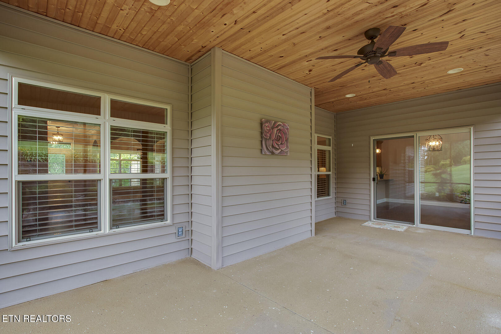 Loudon, Tennessee 37774, United States, 4 Bedrooms Bedrooms, ,3 BathroomsBathrooms,Residential,Pending,134702