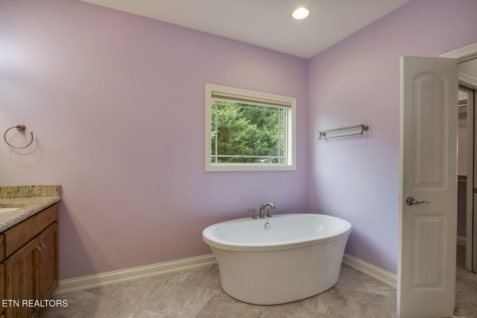 Loudon, Tennessee 37774, United States, 4 Bedrooms Bedrooms, ,3 BathroomsBathrooms,Residential,Pending,134702