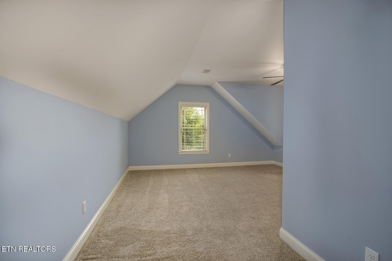 Loudon, Tennessee 37774, United States, 4 Bedrooms Bedrooms, ,3 BathroomsBathrooms,Residential,Pending,134702