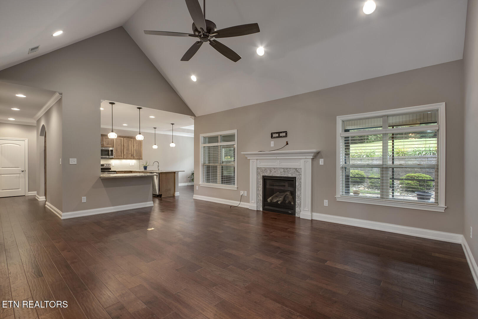 Loudon, Tennessee 37774, United States, 4 Bedrooms Bedrooms, ,3 BathroomsBathrooms,Residential,Pending,134702