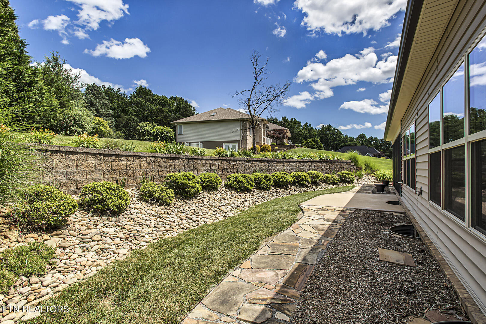 Loudon, Tennessee 37774, United States, 4 Bedrooms Bedrooms, ,3 BathroomsBathrooms,Residential,Pending,134702