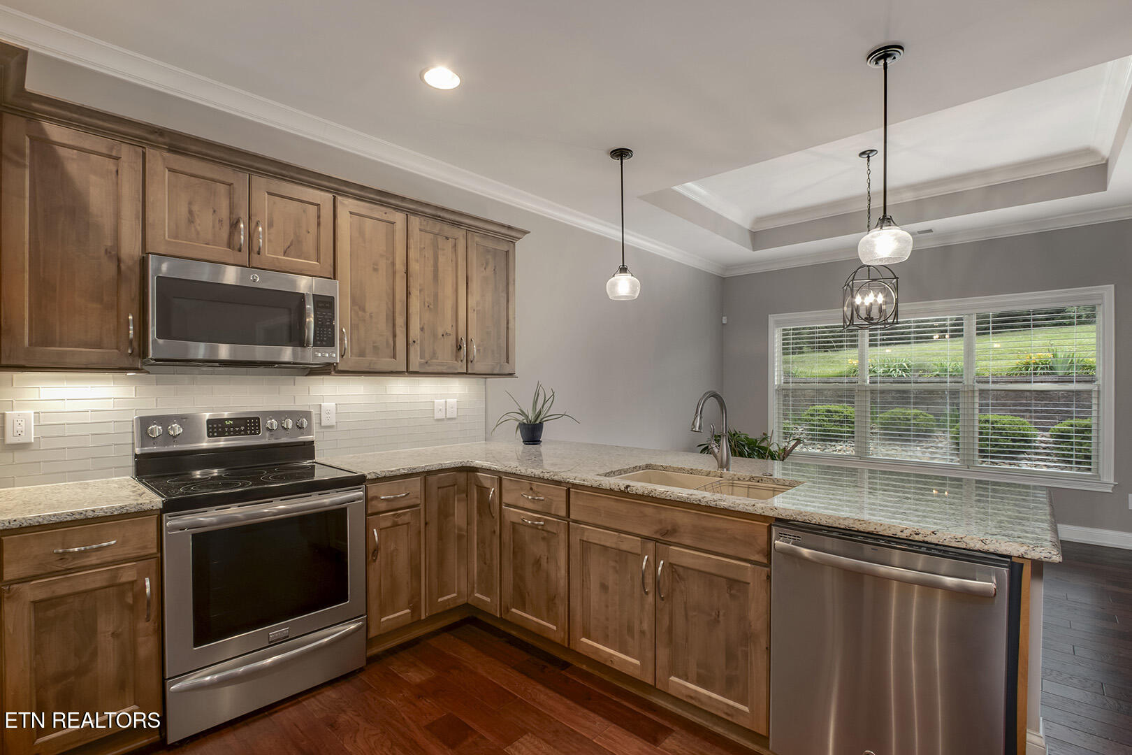 Loudon, Tennessee 37774, United States, 4 Bedrooms Bedrooms, ,3 BathroomsBathrooms,Residential,Pending,134702