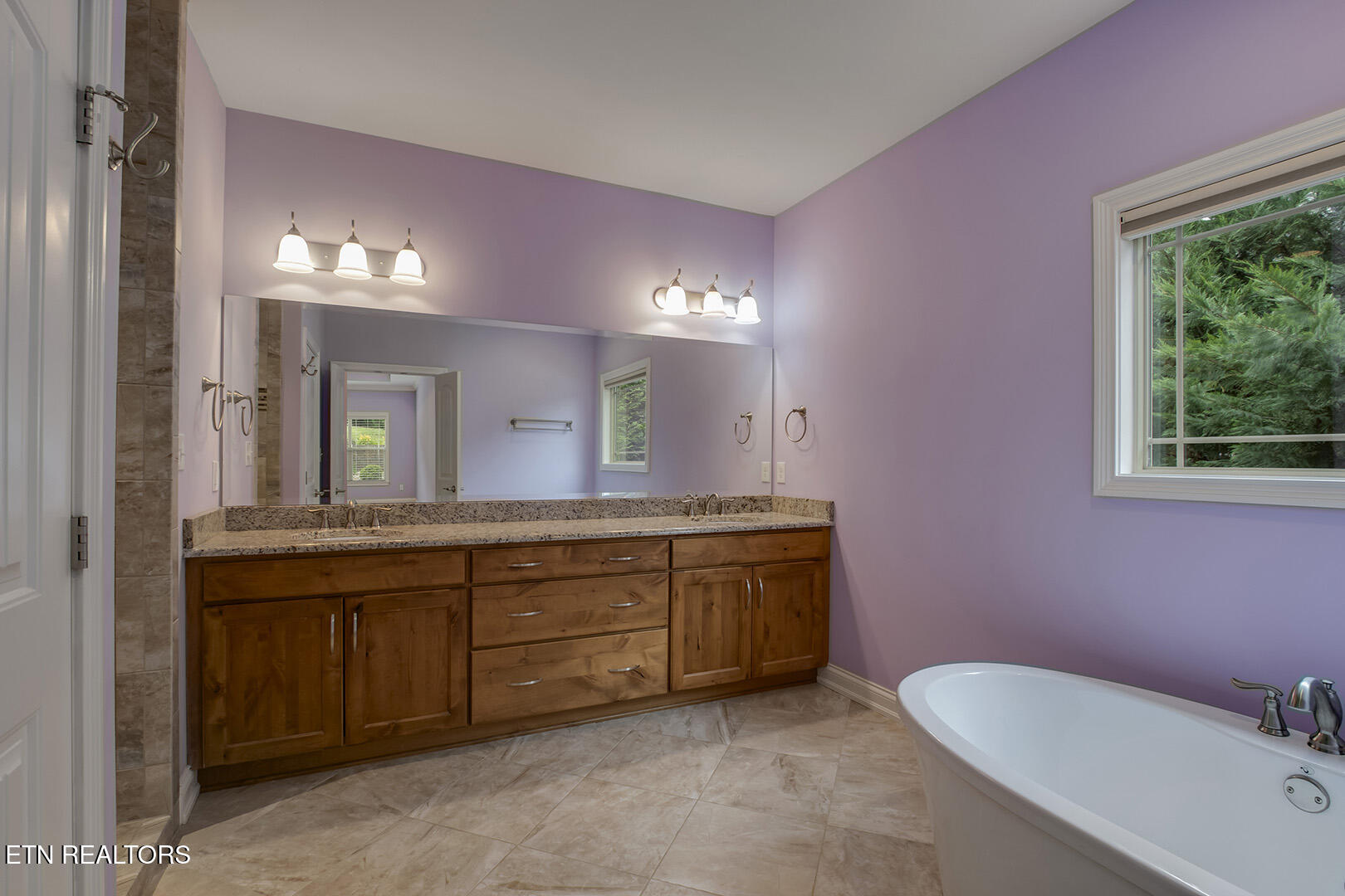 Loudon, Tennessee 37774, United States, 4 Bedrooms Bedrooms, ,3 BathroomsBathrooms,Residential,Pending,134702