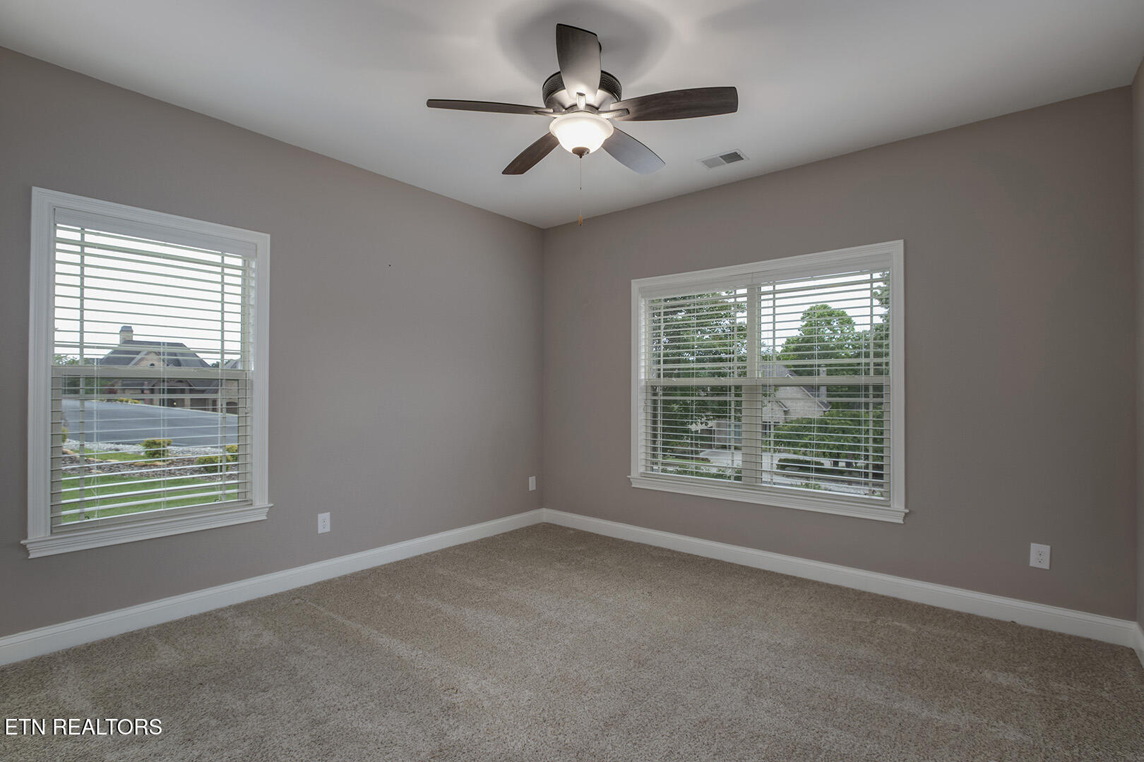 Loudon, Tennessee 37774, United States, 4 Bedrooms Bedrooms, ,3 BathroomsBathrooms,Residential,Pending,134702