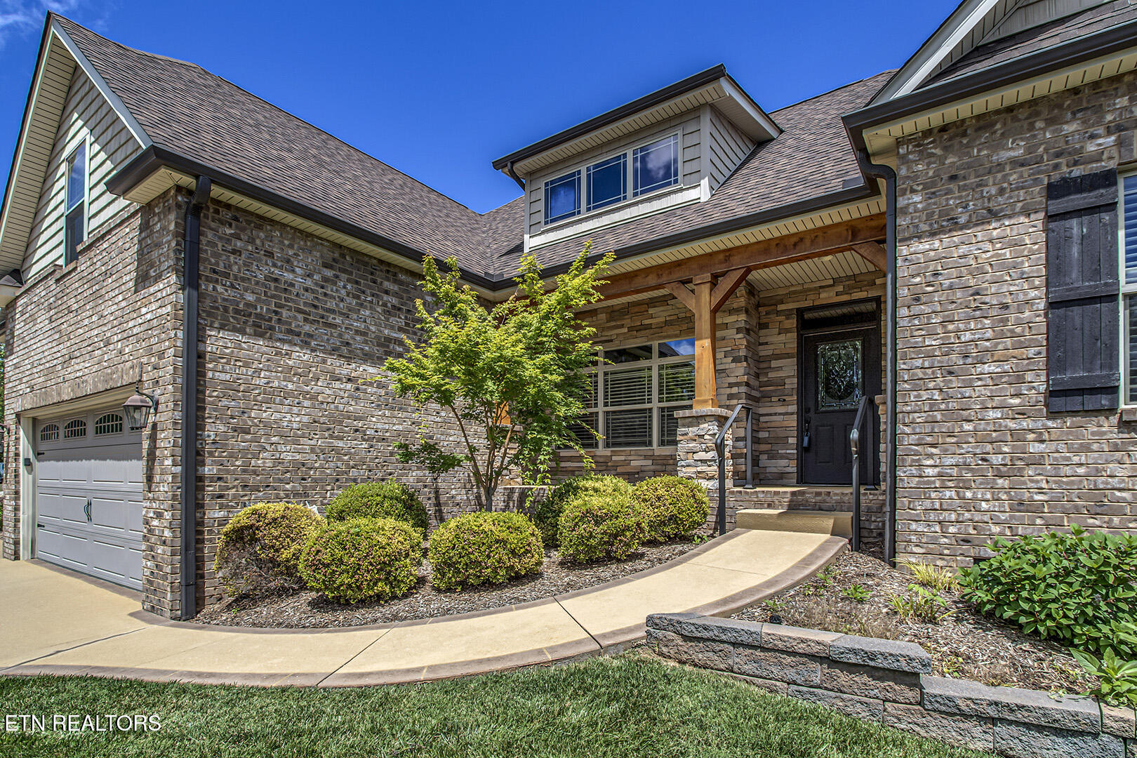 Loudon, Tennessee 37774, United States, 4 Bedrooms Bedrooms, ,3 BathroomsBathrooms,Residential,Pending,134702