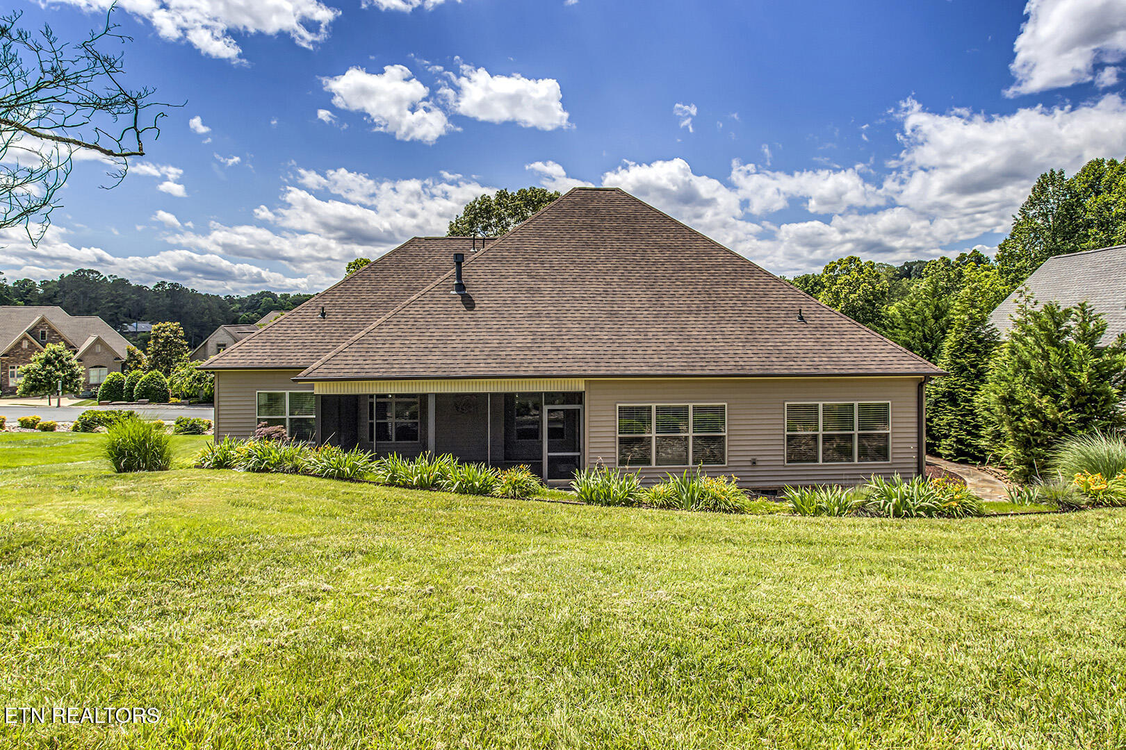 Loudon, Tennessee 37774, United States, 4 Bedrooms Bedrooms, ,3 BathroomsBathrooms,Residential,Pending,134702