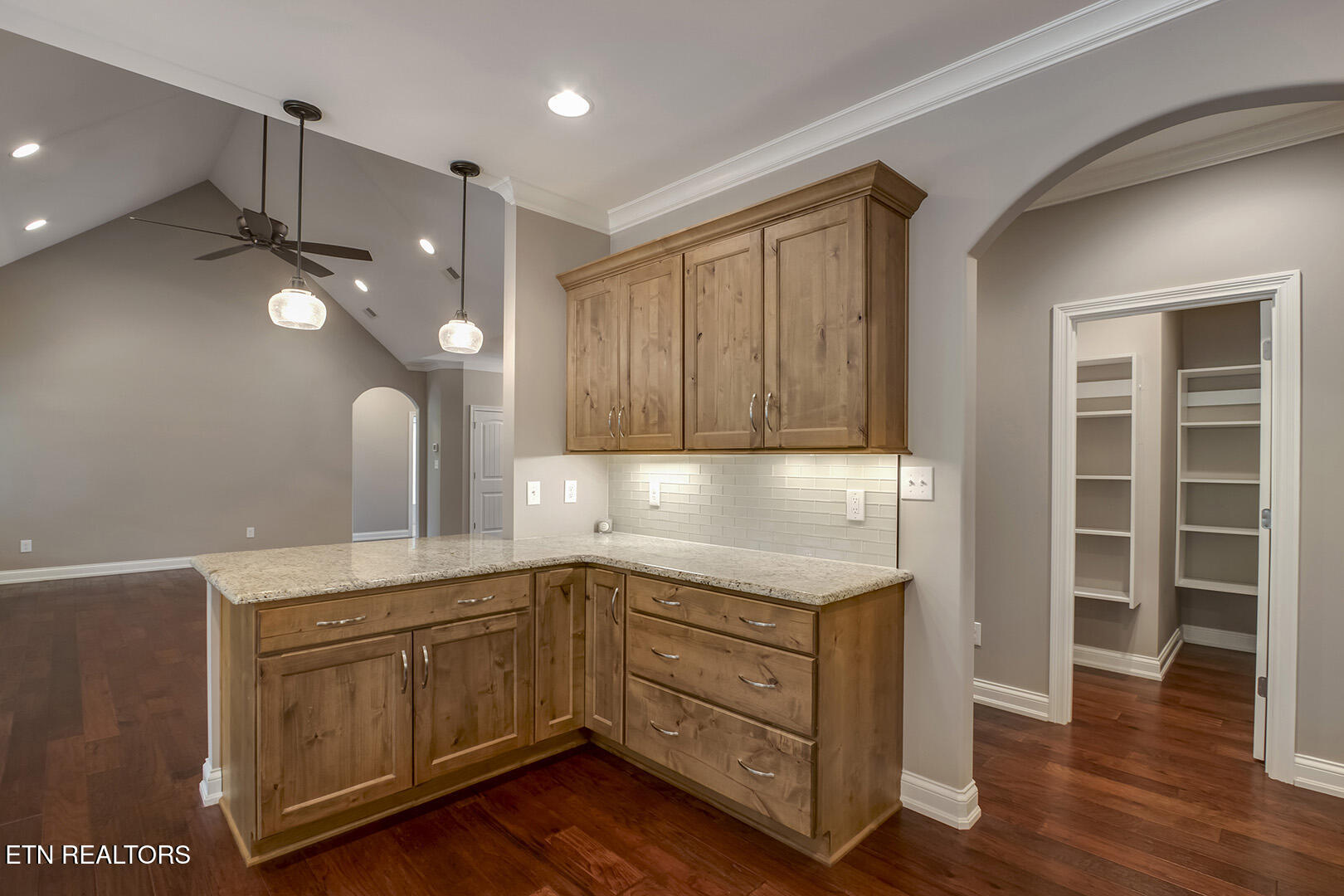 Loudon, Tennessee 37774, United States, 4 Bedrooms Bedrooms, ,3 BathroomsBathrooms,Residential,Pending,134702