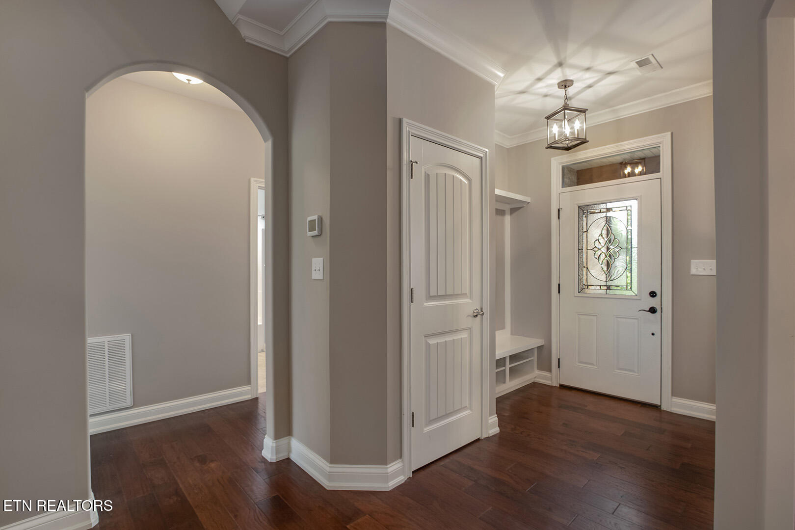 Loudon, Tennessee 37774, United States, 4 Bedrooms Bedrooms, ,3 BathroomsBathrooms,Residential,Pending,134702