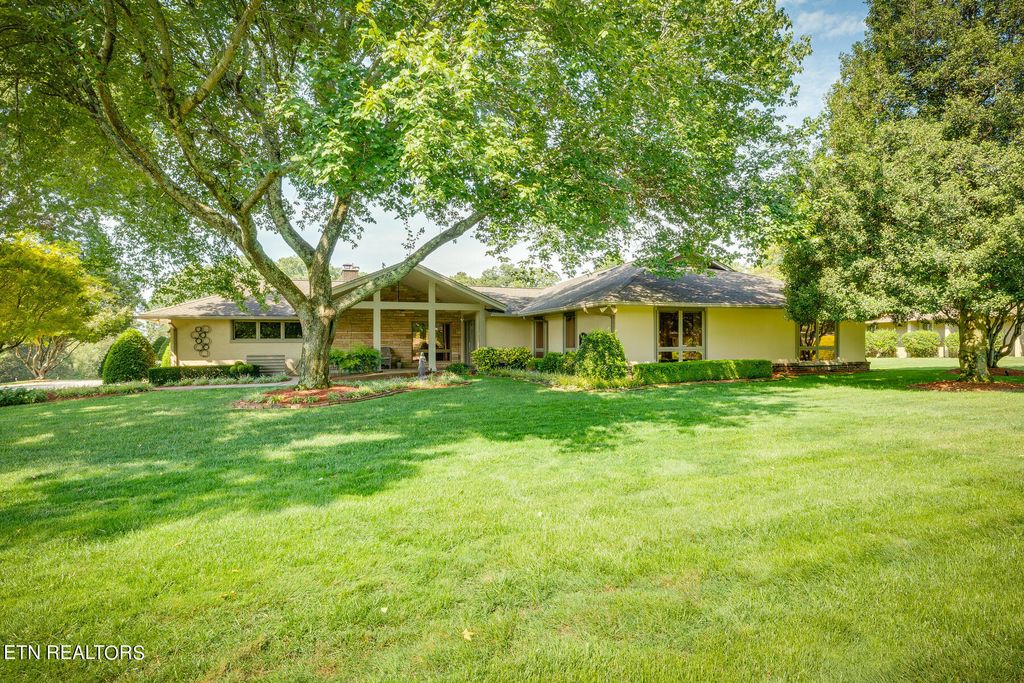 Photo of 12369 North Fox Den Drive, Farragut, TN 37934 (MLS # 1239184)