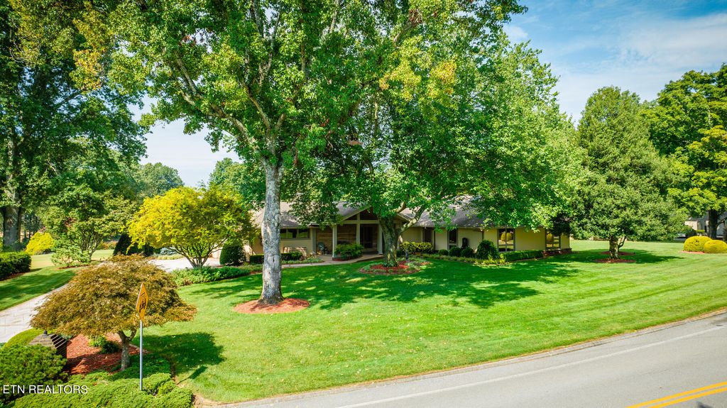 Photo of 12369 North Fox Den Drive, Farragut, TN 37934 (MLS # 1239184)