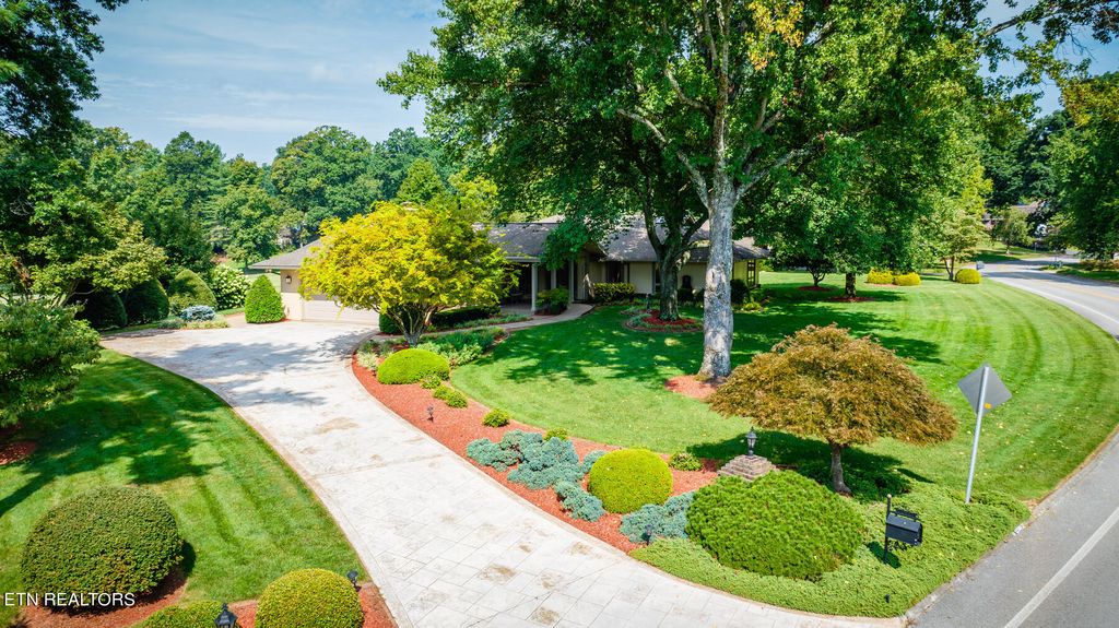 Photo of 12369 North Fox Den Drive, Farragut, TN 37934 (MLS # 1239184)