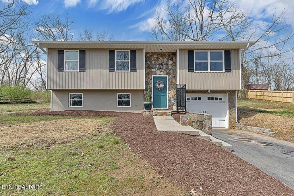 Photo of 4308 W Cove Drive, Louisville, TN 37777 (MLS # 1259050)