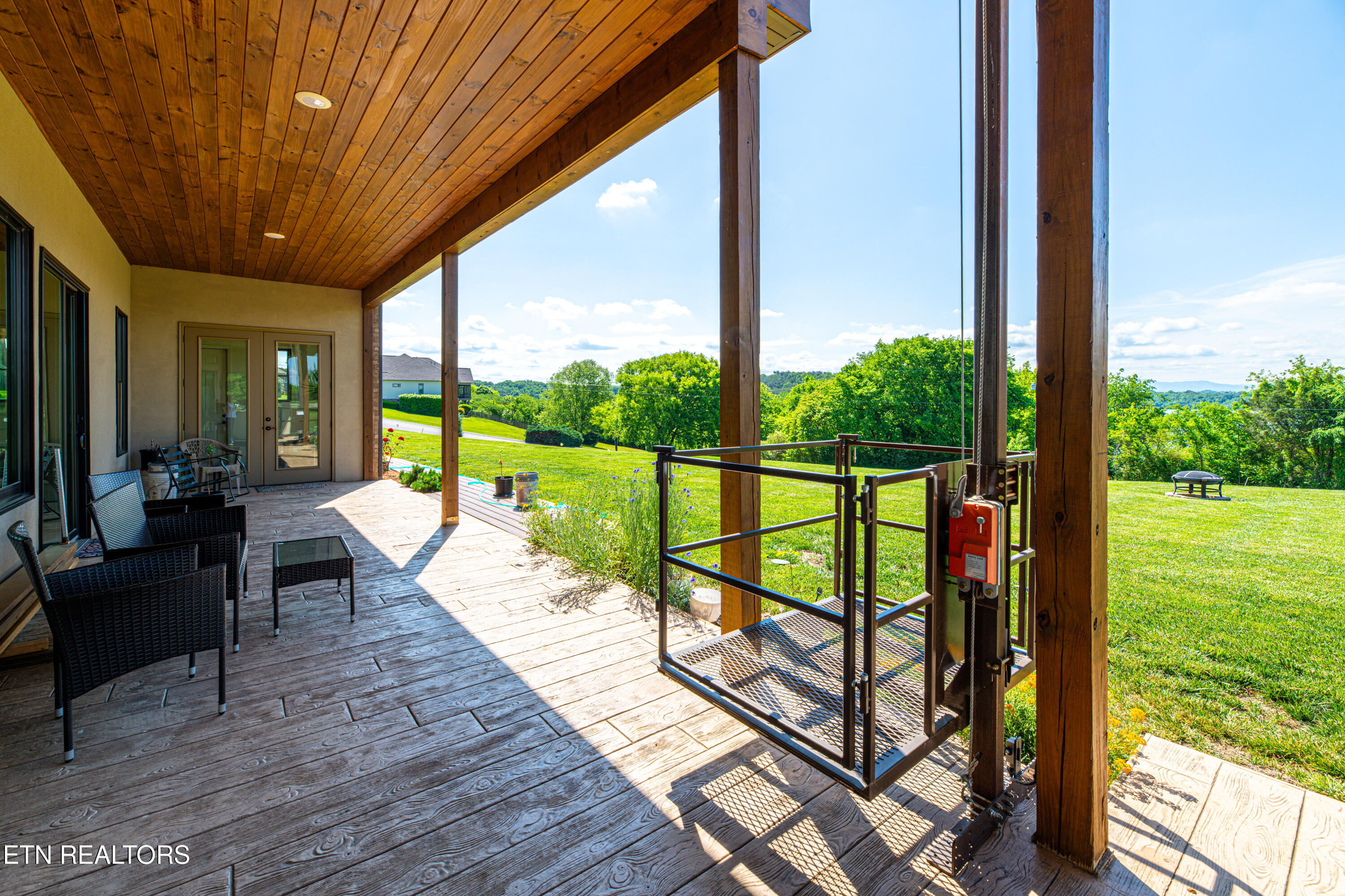 Vonore, Tennessee, 37801, United States, 5 Bedrooms Bedrooms, ,5 BathroomsBathrooms,Residential,Active,2029777