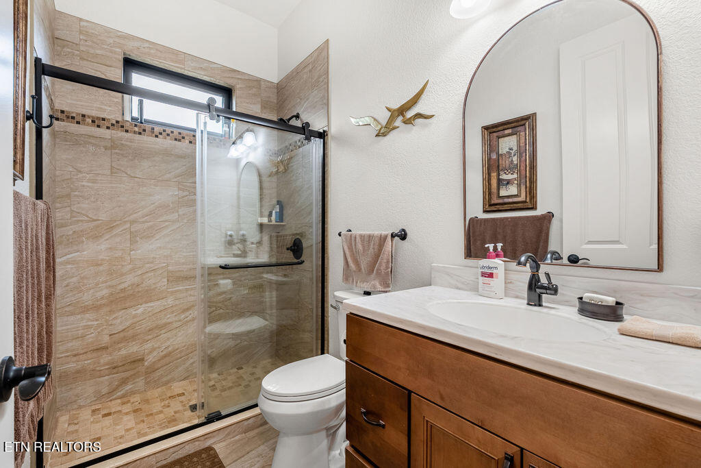 Vonore, Tennessee, 37801, United States, 5 Bedrooms Bedrooms, ,5 BathroomsBathrooms,Residential,Active,2029777