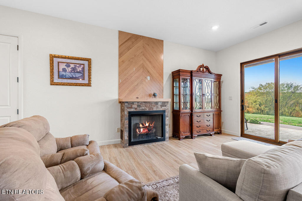 Vonore, Tennessee, 37801, United States, 5 Bedrooms Bedrooms, ,5 BathroomsBathrooms,Residential,Active,2029777