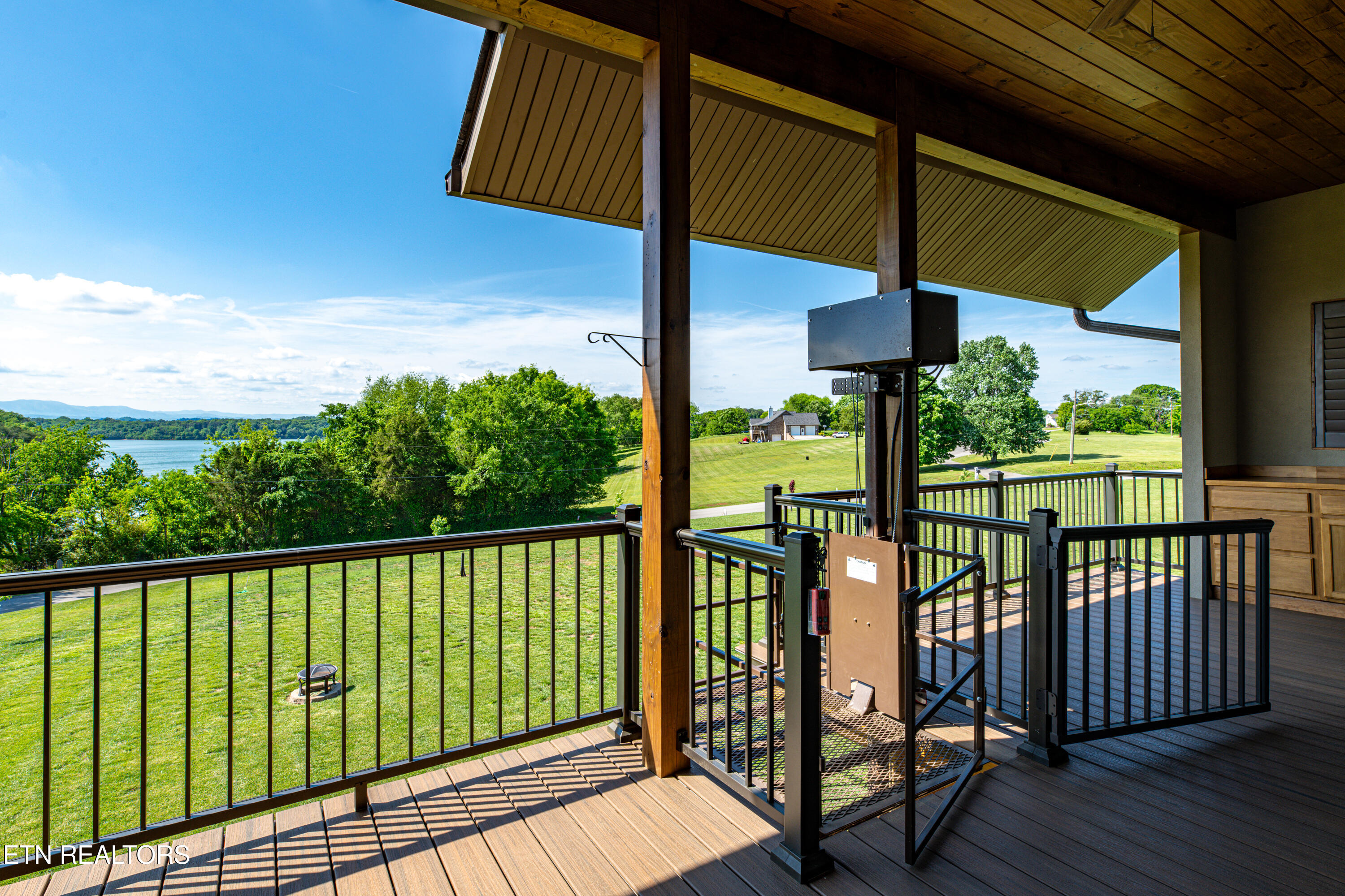 Vonore, Tennessee, 37801, United States, 5 Bedrooms Bedrooms, ,5 BathroomsBathrooms,Residential,Active,2029777