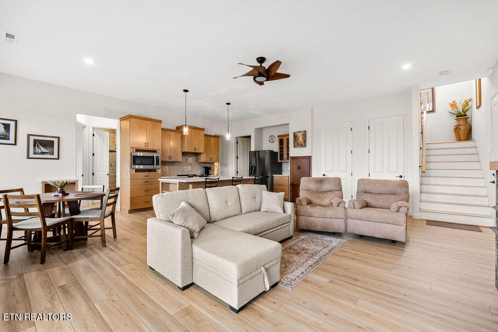 Vonore, Tennessee, 37801, United States, 5 Bedrooms Bedrooms, ,5 BathroomsBathrooms,Residential,Active,2029777