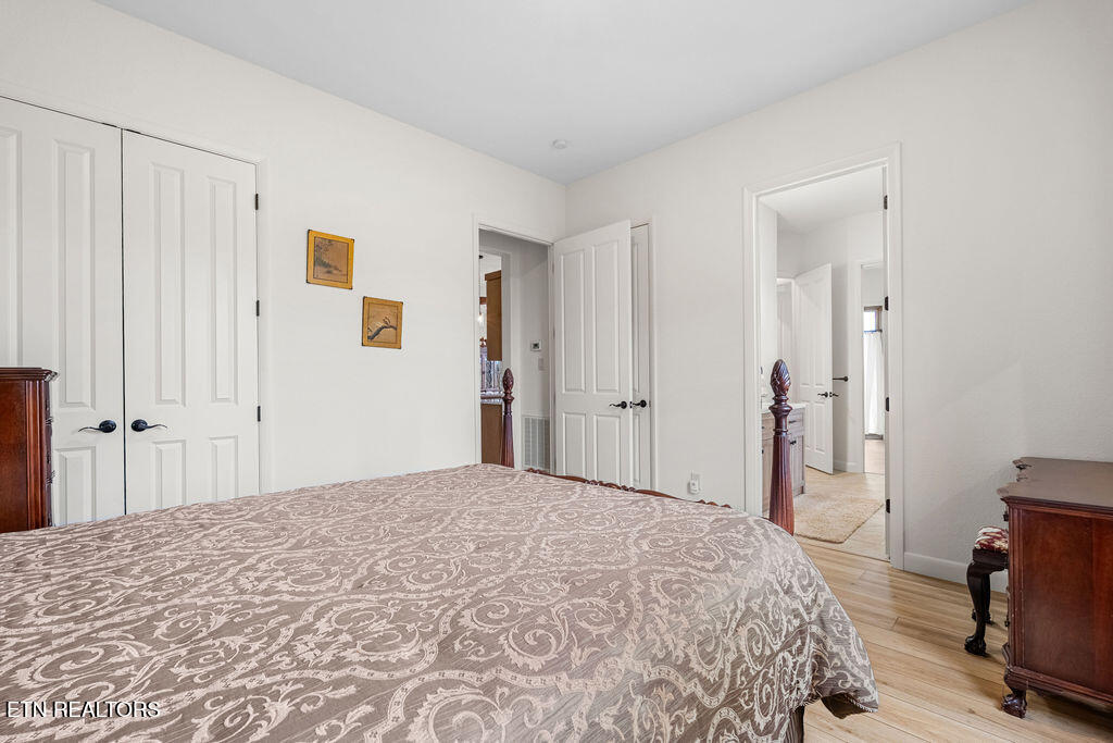 Vonore, Tennessee, 37801, United States, 5 Bedrooms Bedrooms, ,5 BathroomsBathrooms,Residential,Active,2029777